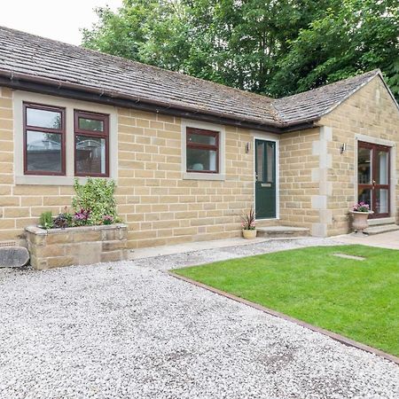 Large 2-Bedroom Bungalow Near Airedale Hospital, Keighley, Convenient Location With Parking Steeton エクステリア 写真