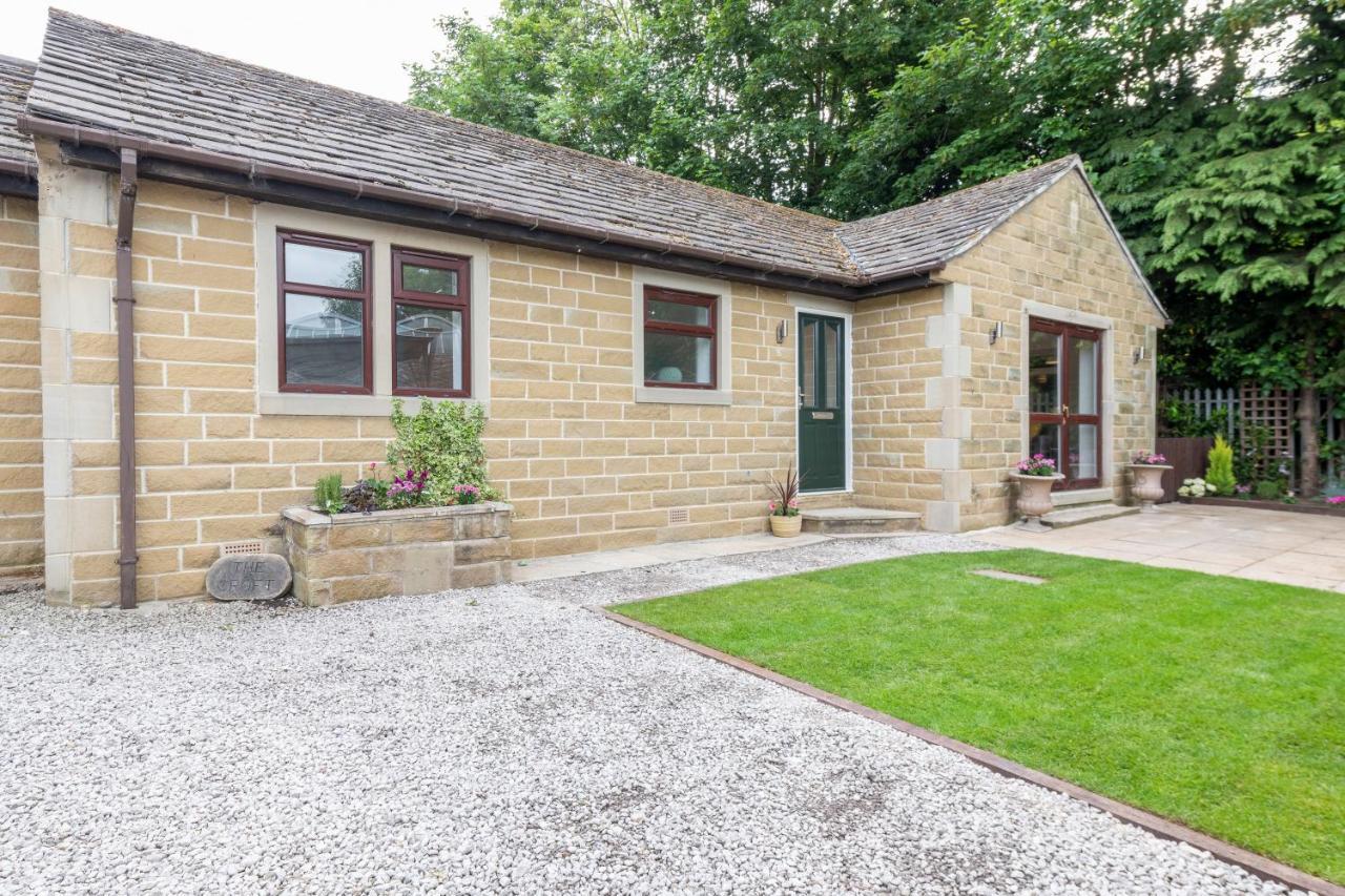 Large 2-Bedroom Bungalow Near Airedale Hospital, Keighley, Convenient Location With Parking Steeton エクステリア 写真
